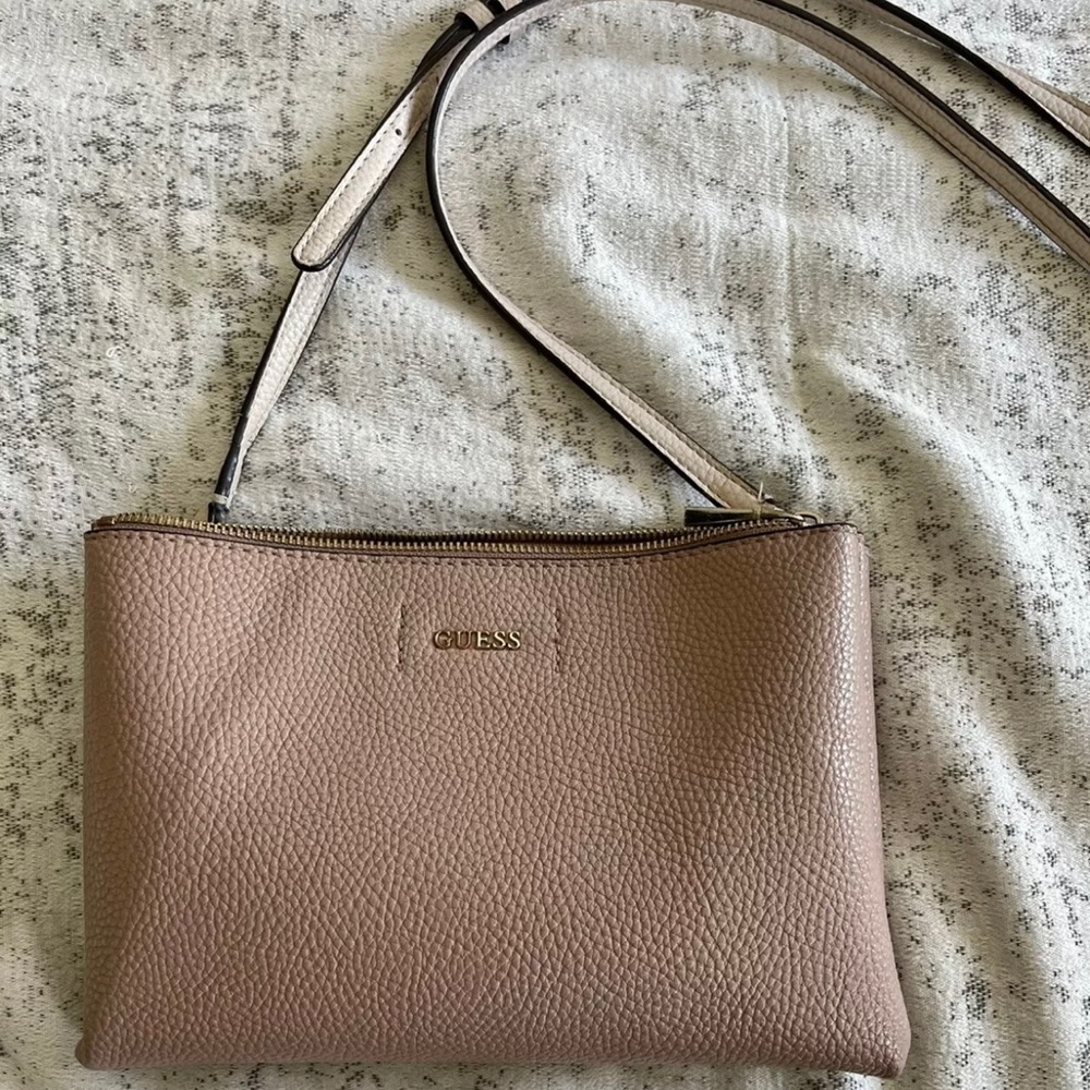 GUESS Crossbody Purse!